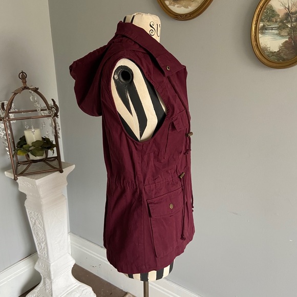 Love tree burgundy vest - Picture 4 of 9
